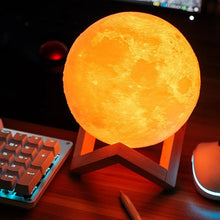 Carregar imagem no visualizador da galeria, LUMINARIA LUNA - LUA CHEIA USB 3D - ABAJUR LUA - AJUSTE DE CORES E INTENSIDADE - FRETE GRATUITO