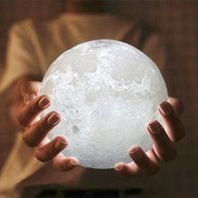 Carregar imagem no visualizador da galeria, LUMINARIA LUNA - LUA CHEIA USB 3D - ABAJUR LUA - AJUSTE DE CORES E INTENSIDADE - FRETE GRATUITO