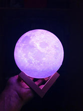Carregar imagem no visualizador da galeria, LUMINARIA LUNA - LUA CHEIA USB 3D - ABAJUR LUA - AJUSTE DE CORES E INTENSIDADE - FRETE GRATUITO